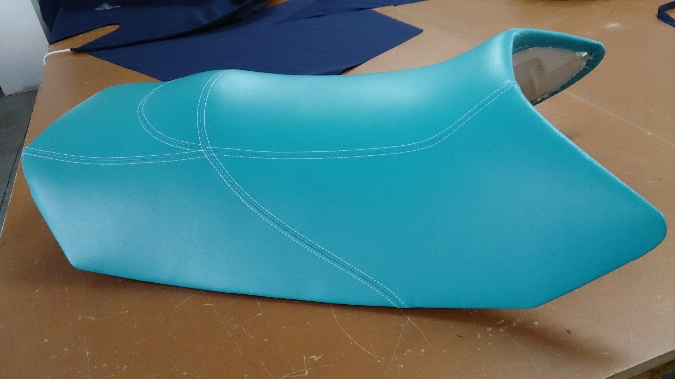 Asiento azul moto